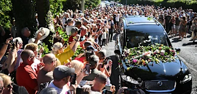 &bdquo;Eine solche Ikone&ldquo; &ndash; Tausende Fans nehmen Abschied von Rocks&auml;ngerin Bonnie Tyler
