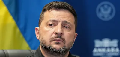 Selenskyj k&uuml;ndigt Personal&auml;nderungen im Milit&auml;r und Pr&auml;zisionsschl&auml;ge auf Russland an