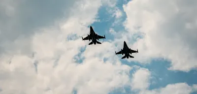 Rum&auml;nischer Kampfjet schie&szlig;t mit Sprengstoff beladene Seedrohne ab