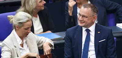 AfD f&uuml;hrt in Umfrage mit Rekord-Vorsprung &ndash; CDU f&auml;llt auf niedrigsten Wert seit 2021