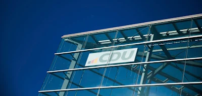 &bdquo;Nat&uuml;rlich provokant&ldquo; &ndash;&nbsp;CDU-Kandidatin sorgt mit &bdquo;Milf&ldquo;-Kette auf Wahlplakaten f&uuml;r Diskussion