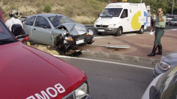 Urlaubsfahrt mit Hindernissen: Was ist beim Unfall zu tun?