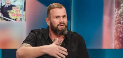 &bdquo;Feine Sahne Fischfilet&ldquo;-S&auml;nger rechnet mit &bdquo;nationalen Jammerlappen&ldquo; ab
