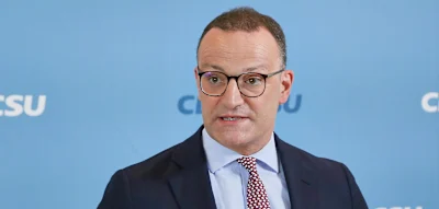 Spahn zeigt Rapper Ski Aggu wegen Ger&uuml;chts &uuml;ber Drogenexzess an