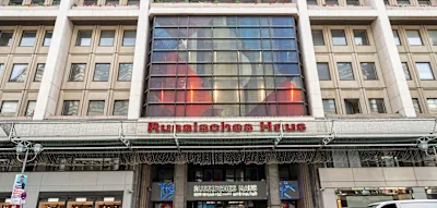 Hunderte demonstrieren in Berlin f&uuml;r den Erhalt des Russischen Hauses