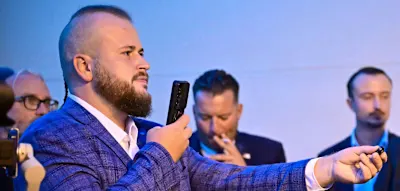 Streamer geht &bdquo;Spiegel&ldquo;-Journalistin verbal an &ndash;&nbsp;AfD-Spitze distanziert sich