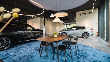 Hofmann Automobile: Neue Zentrale b&uuml;ndelt Showroom, Service und Verwaltung