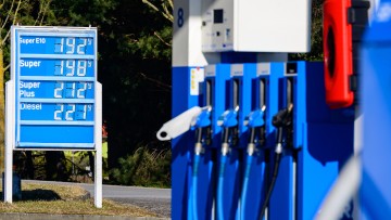 Tankrabatt gestartet: Preise fallen unter 2-Euro-Marke