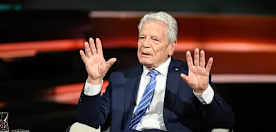 &bdquo;Zwischen Ank&uuml;ndigungen und politischem Handeln klafft eklatanter Widerspruch&ldquo;, sagt Gauck &uuml;ber Merz