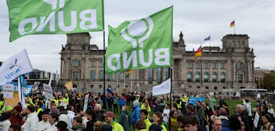 Tausende demonstrieren in Berlin gegen Energiepolitik von Wirtschaftsministerin Reiche