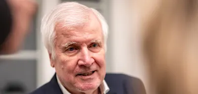 &bdquo;St&auml;ndig neue, unerf&uuml;llte Versprechen&ldquo; &ndash; Seehofer kritisiert Kanzler Merz scharf