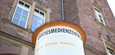 Steuergelder f&uuml;r teure Deko, Krypto und Ausfl&uuml;ge &ndash; Chef des Landesmedienzentrums r&auml;umt Posten