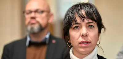 Linken-Politikerin Eralp verbittet sich &bdquo;Einmischung&ldquo; von Merz