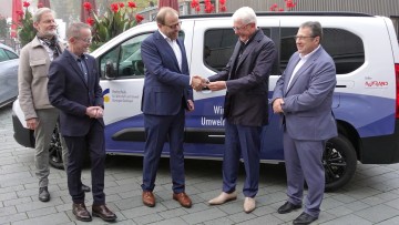 Neuer Forschungs-Berlingo: Autoland macht HfWU mobil