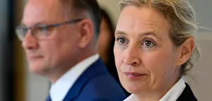 AfD b&uuml;&szlig;t in Umfrage Vorsprung ein &ndash; Gr&uuml;ne nur noch zwei Punkte hinter Union