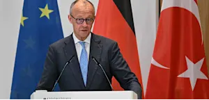 &bdquo;Angst vor dem Fremden ist Gift jeder freiheitlichen Gesellschaft&ldquo;, mahnt Merz