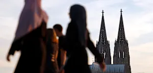 Mitarbeiterin in Ausl&auml;nderbeh&ouml;rde unter Schleuserverdacht &ndash; Stadt K&ouml;ln nimmt Aufenthaltstitel zur&uuml;ck