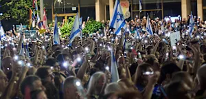 Drei Tage vor Parlamentswahl &ndash; Tausende demonstrieren in Tel Aviv gegen Netanjahu