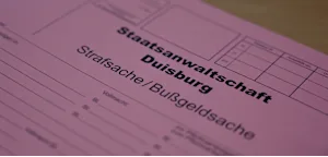 248.000 Euro zu Unrecht kassiert? Dauerkranke Lehrerin nach 17 Jahren wegen Betrugs angeklagt