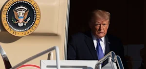 Milit&auml;rchef ber&auml;t Trump zu Optionen im Iran-Krieg &ndash; US-Senator nennt Pl&auml;ne &bdquo;wahnsinnig&ldquo;